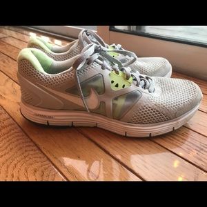 Nike women’s Lunarlon running shoe size 8.5